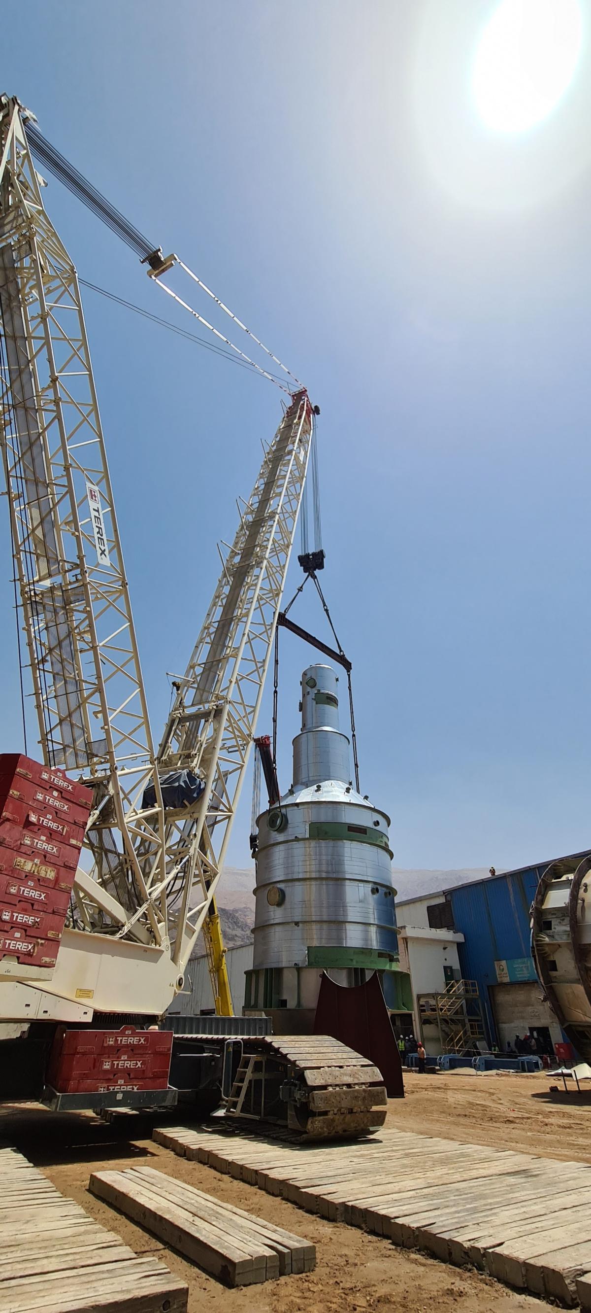 OHH - Installation of APC Crystallizer Using CC 2800-1 Crawler Crane OHH - Installation of APC Crystallizer Using CC 2800-1 Crawler Crane